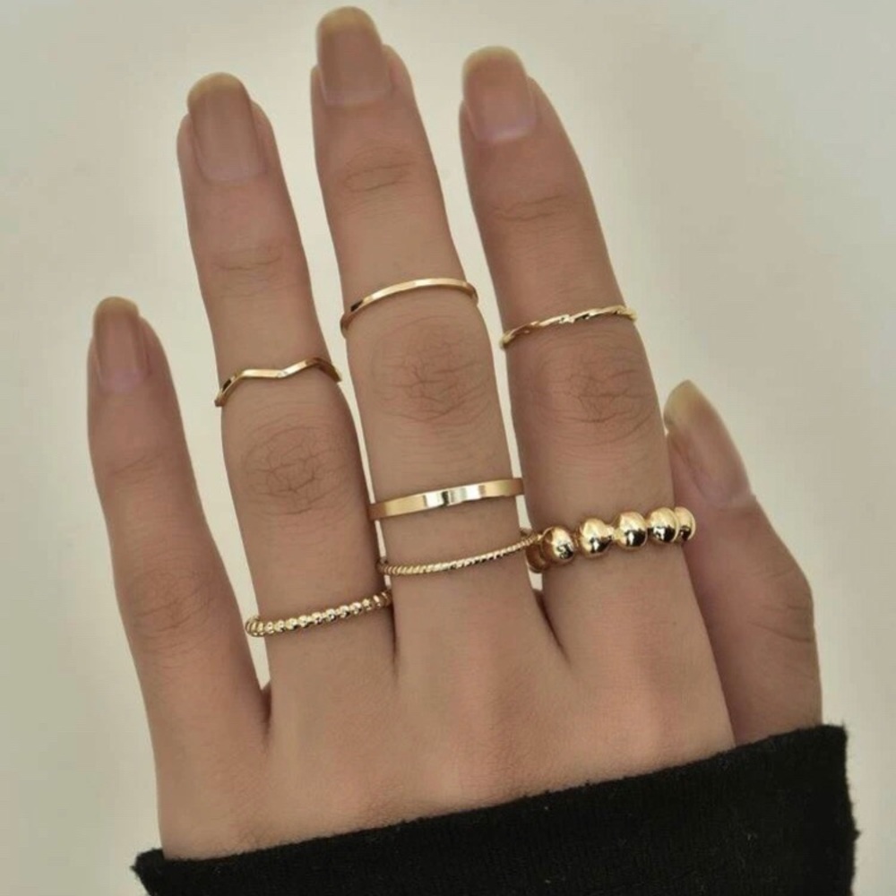 7 Gold Rings Set